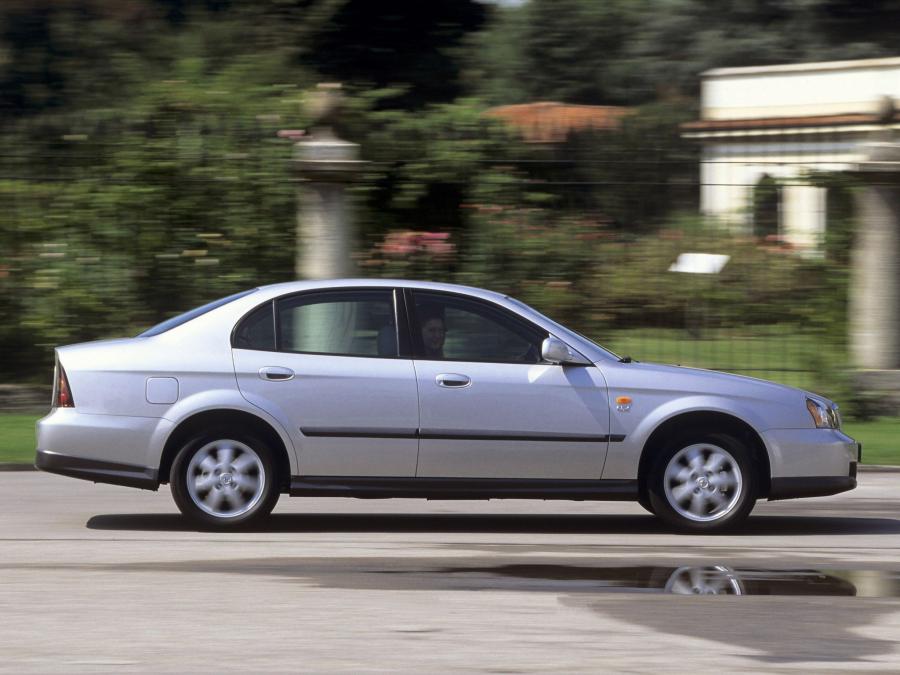  Daewoo Evanda 2003 года  (фото 8 из 19)